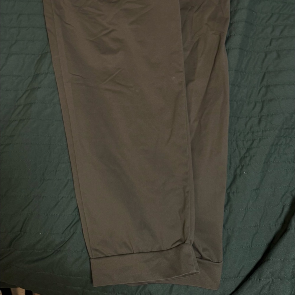 UNIQLO Ultra Stretch Joggers – Brown
